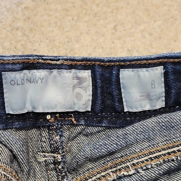 Old Navy Blue Denim Shorts with Classic Styling Size 6 - Picture 2 of 9
